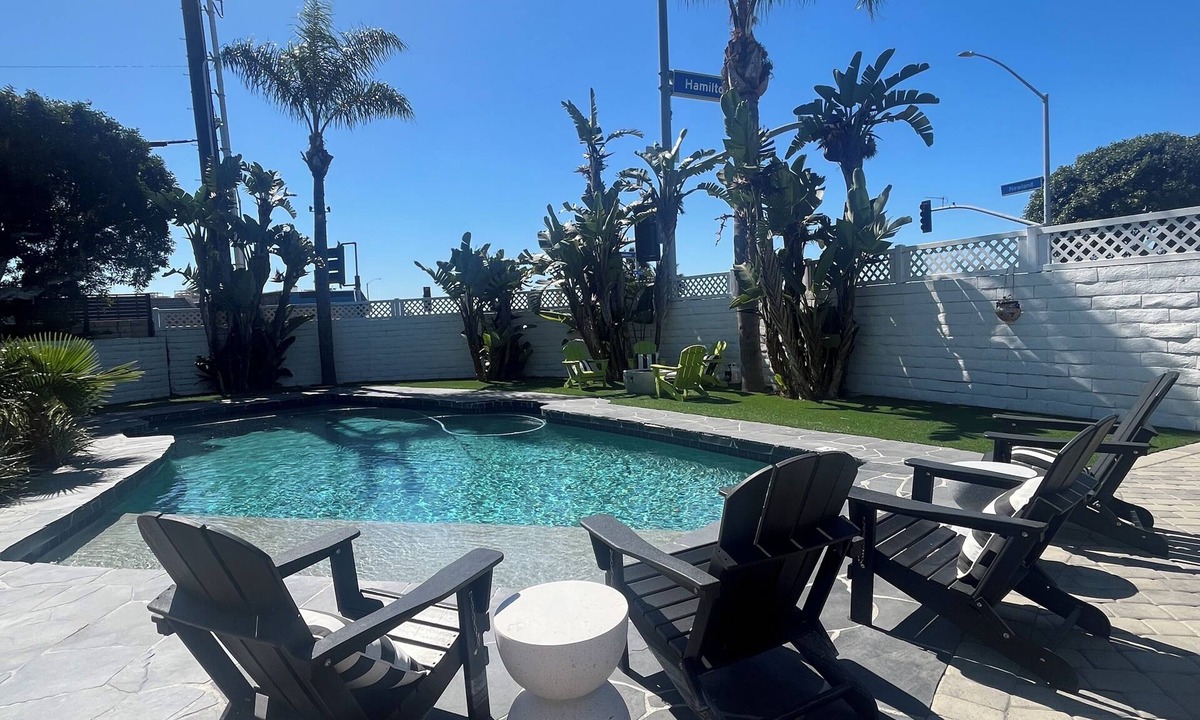 Huntington Beach House | Beach Resort Style. Enjoy Paradise by the Sea.