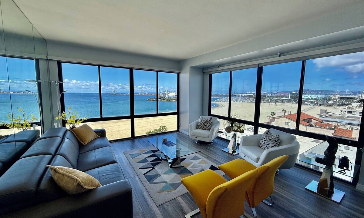 Alamitos Beach Condo | Beachfront on the 9th floor, 2 bedroom, 2 bath, stunning ocean and City views.