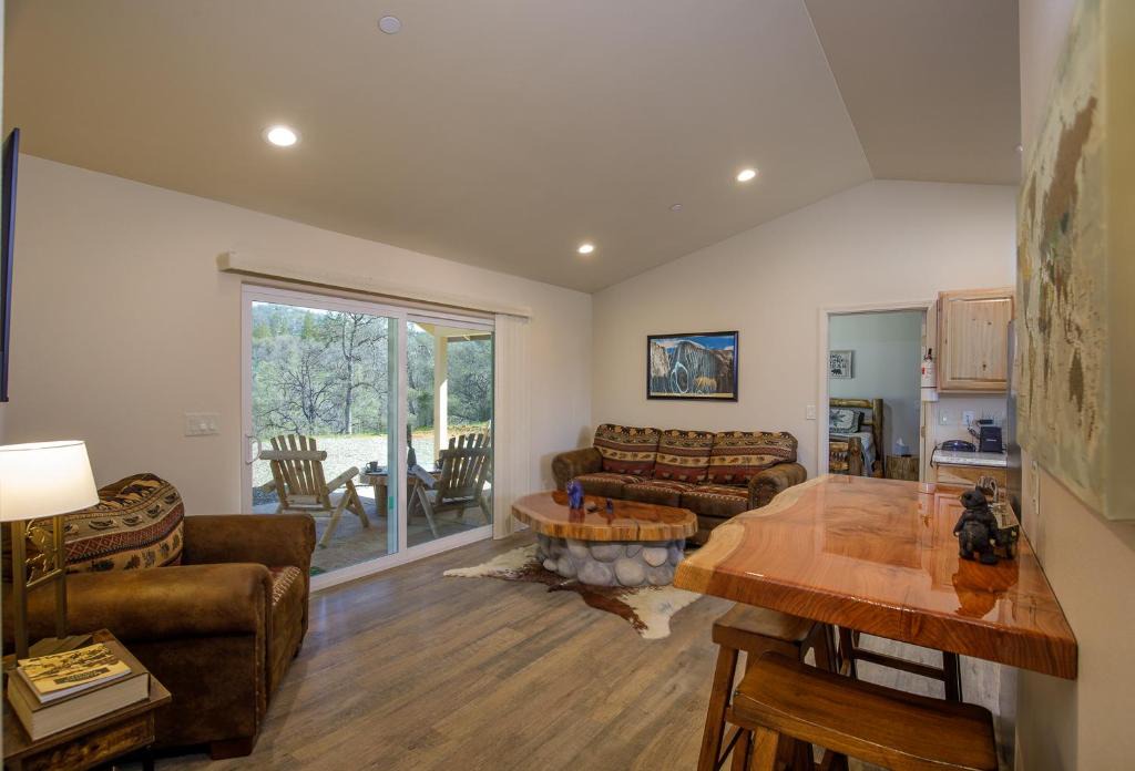 Mariposa House | Bear Paw Cabin new construction near Yosemite