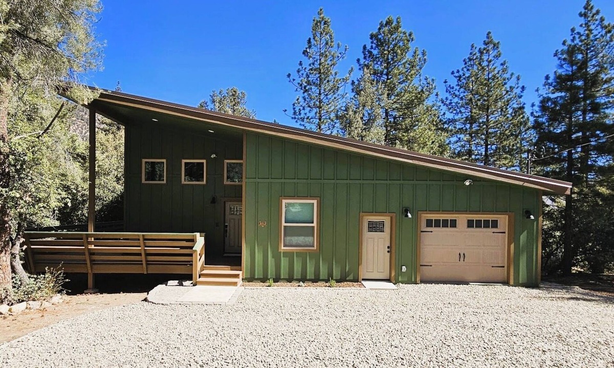 Pine Mountain Club Cabin | "Bearly Connected", a brand new modern cabin in Pine Mountain Club w/EV charger