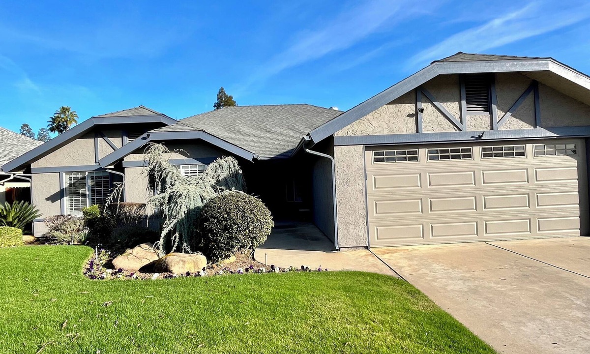 Raisin House | Beautiful 3-bedroom house with WiFi and AC in peaceful neighborhood