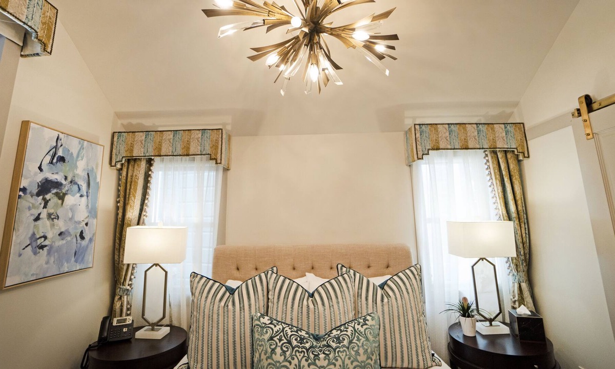 Napa Ski Chalet | Beautiful Carriage House on a mansion downtown Napa.