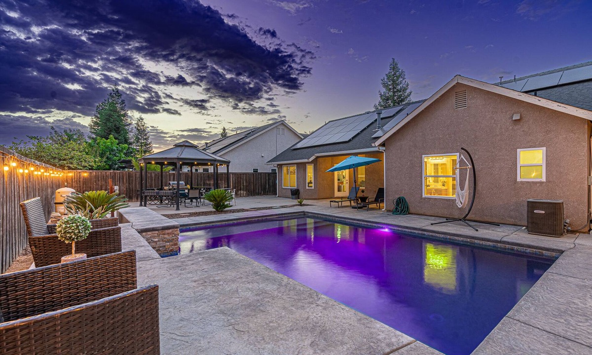 Fresno House | Beautiful home W/Pool Close to National Parks.