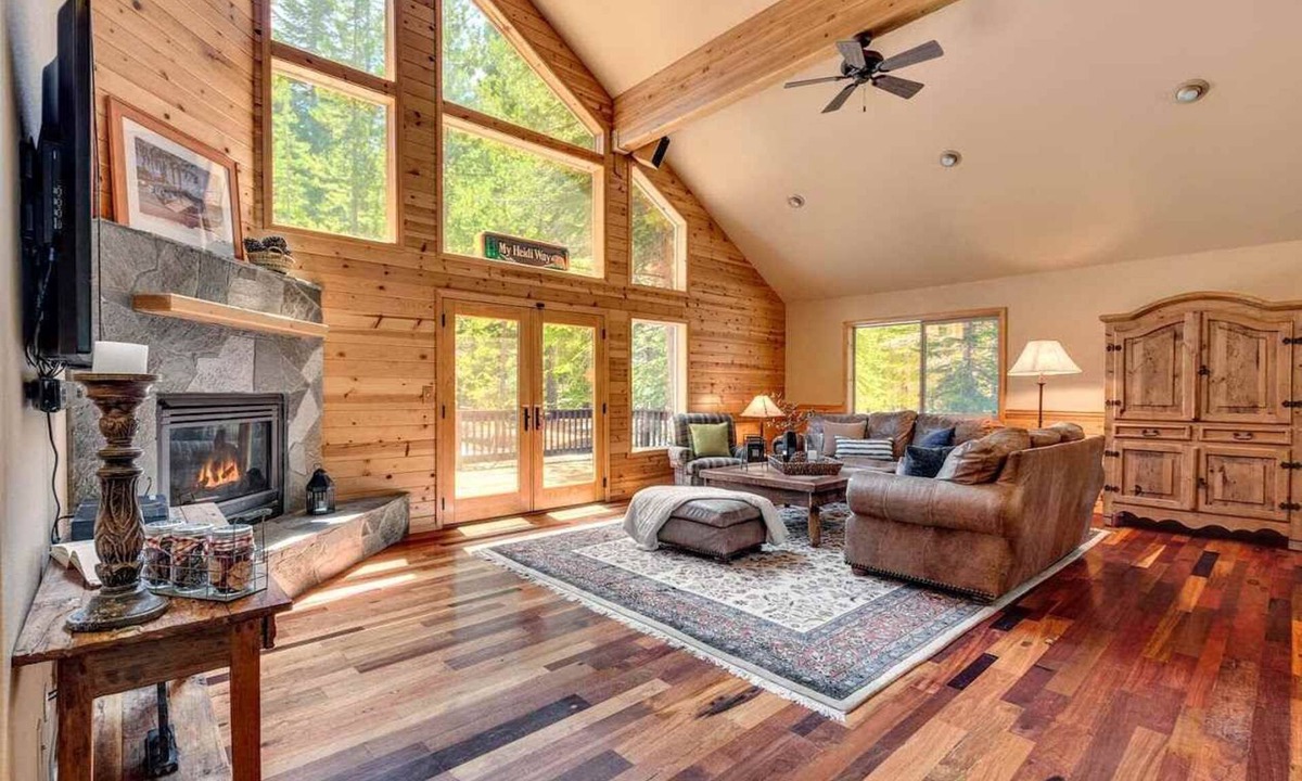 Truckee House | Beautiful Home with Hot Tub, Access to Tahoe Donner Amenities & Dogs OK