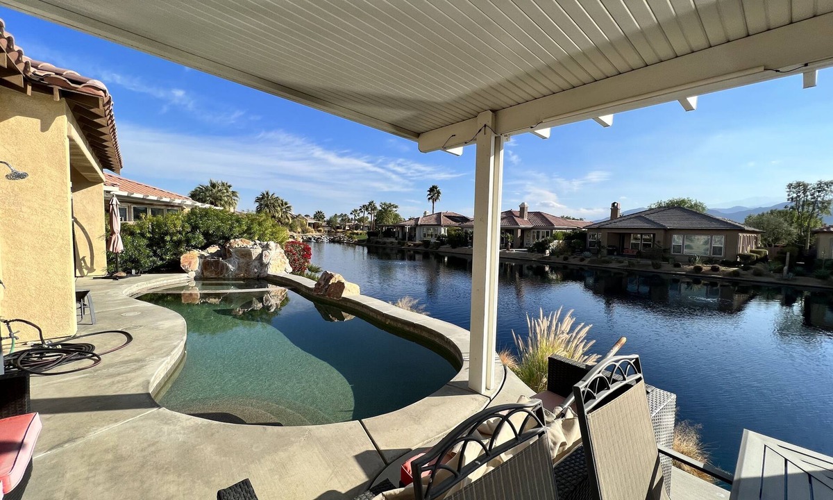 Rancho Mirage House | Beautiful Lake House