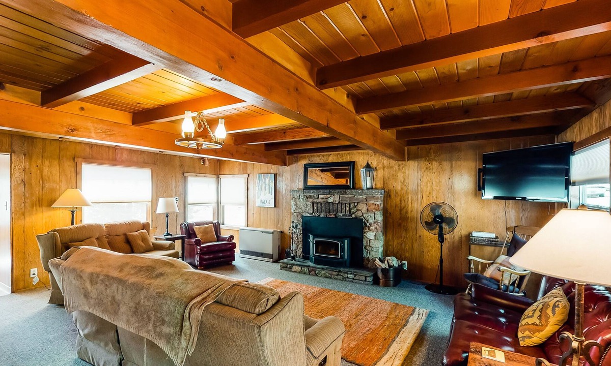West Village Cabin | Beautiful lake home w/ free WiFi/deck/wood-burning stove - close to trails/lake!