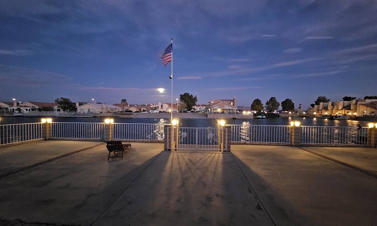 Silver Lakes Country Club House | Beautiful LAKEFRONT home in Mojave Desert within Silver Lakes Country Club
