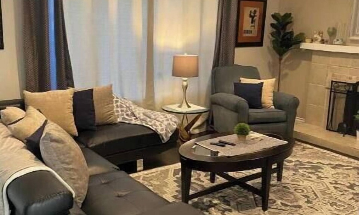 Valle Lindo House | Beautiful Maple View 4 Beds, 2 Baths Home in Pomona.