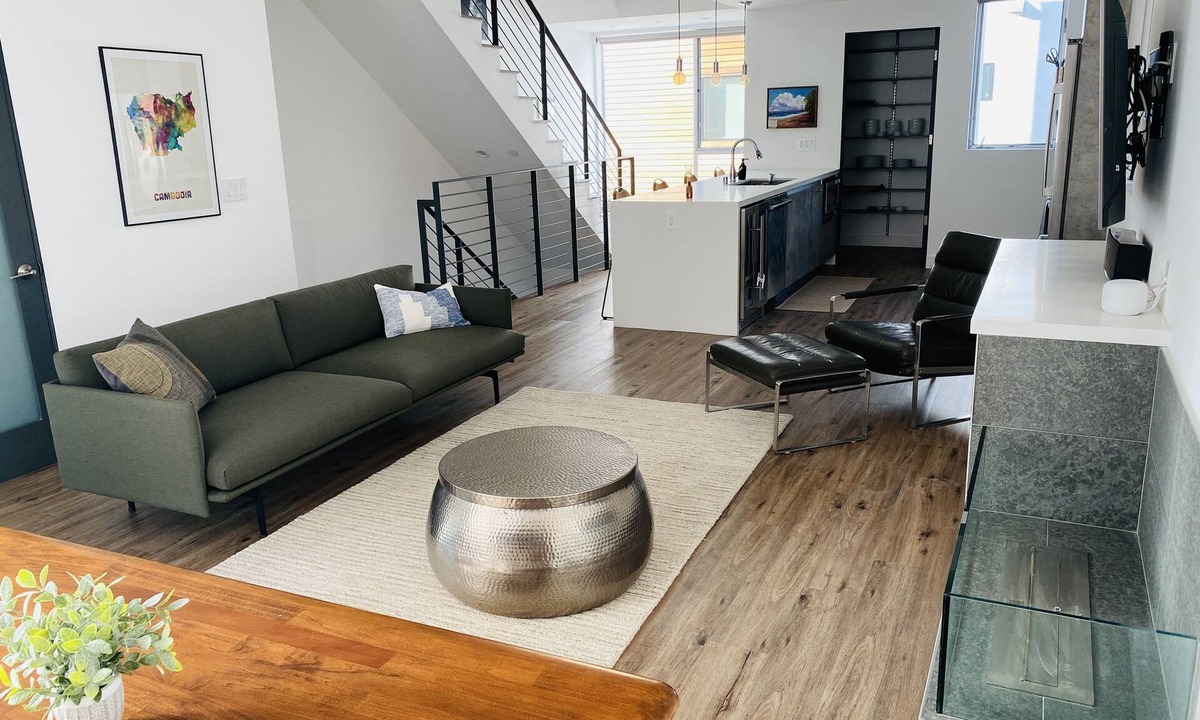 Melrose House | Beautiful Modern Like-New Smart Home in the Heart of Hollywood!
