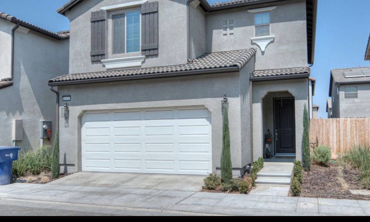 Raisin House | Beautiful new home in a safe quiet Neighborhood