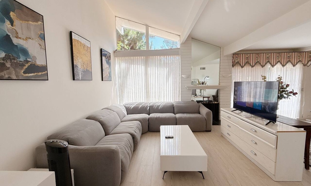 Hacienda Heights House | Beautiful & Quiet 3BR house with backyard