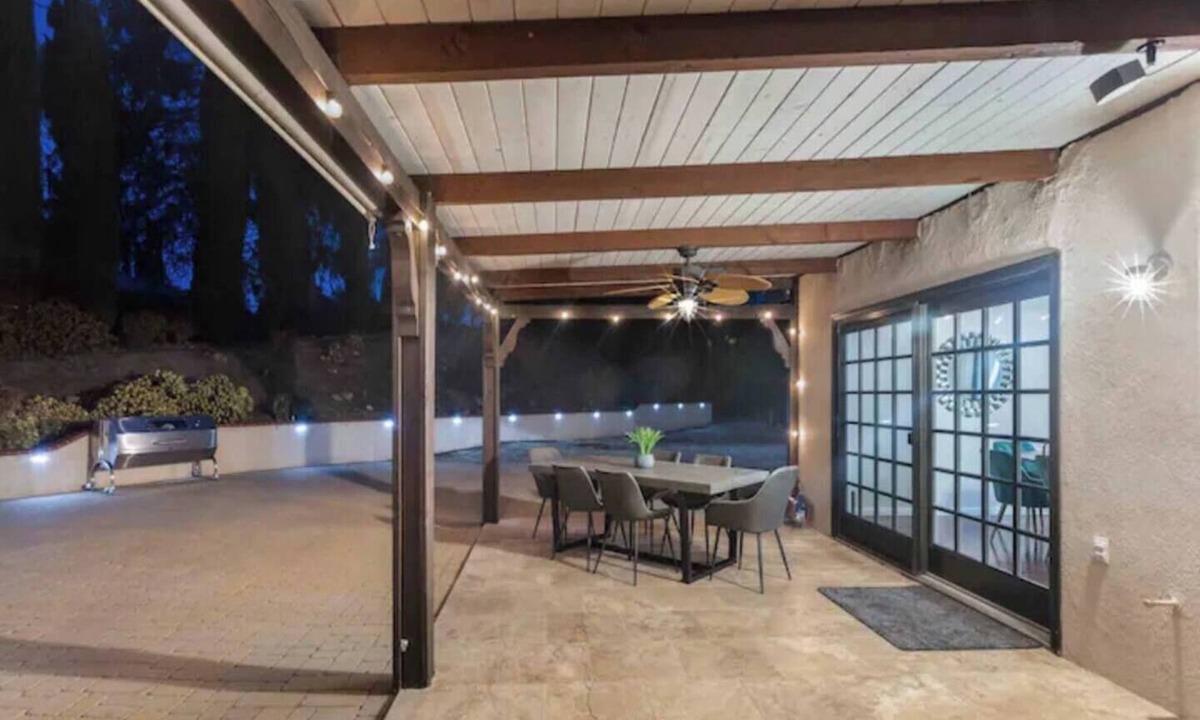 Granada Hills North House | Beautiful Secluded Home