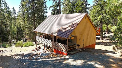 Ponderosa Ski Chalet | Beautiful Sierra Mountain Cabin
