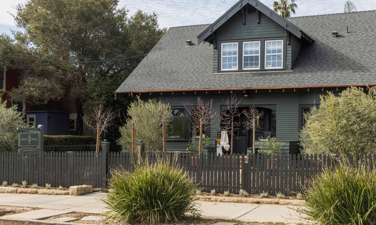 Westside House | Beautifully Renovated Downtown Home w/5 Bedrooms - Great for Families & Groups