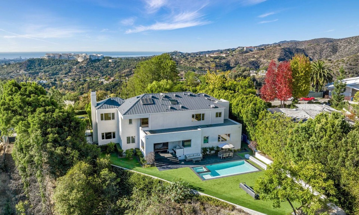 Bel Air House | BEL AIR FAMILY ESTATE/GATED/POOL/BASKETBALL COURT/SMART-HOME/5 BEDROOM
