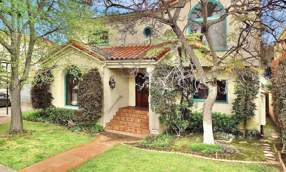 Belmont Heights House | Belmont Heights, Beach Close, World Cup, Sleep 8+