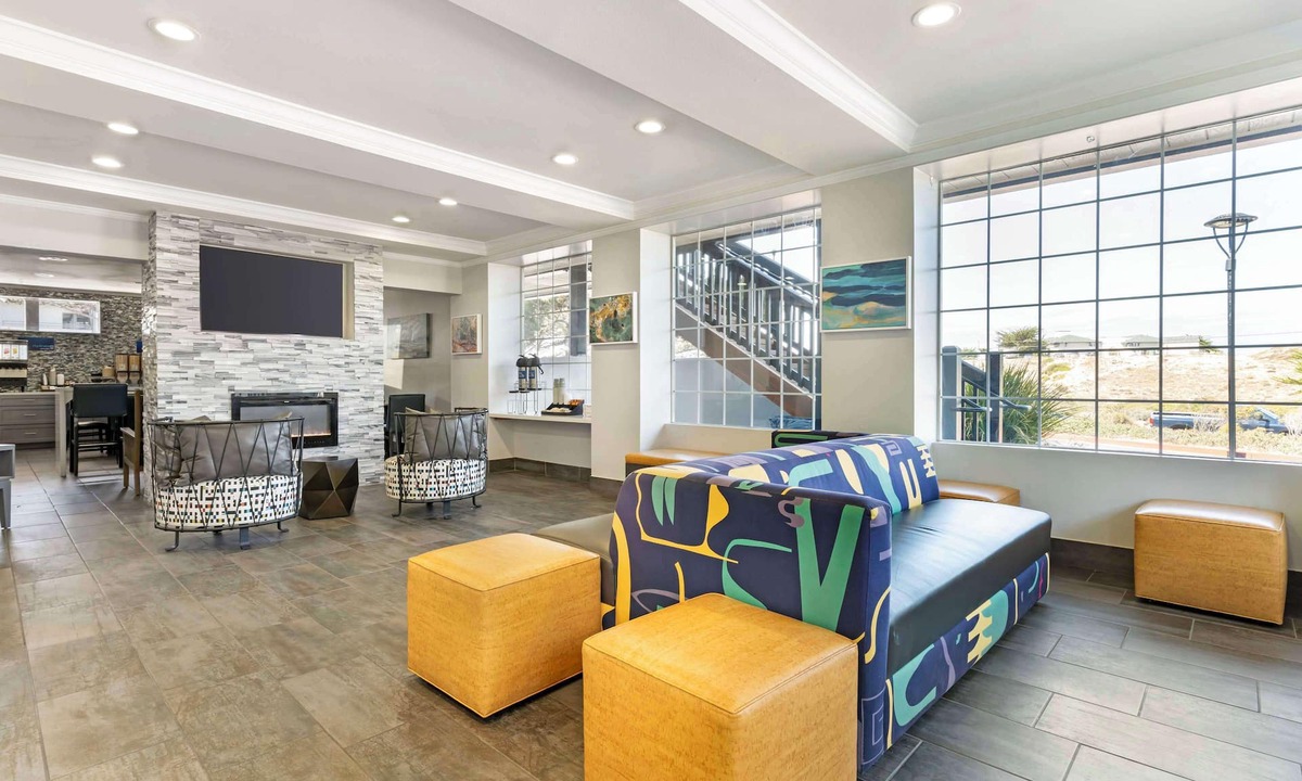 Marina Hotel | Best Western Marina State Beach