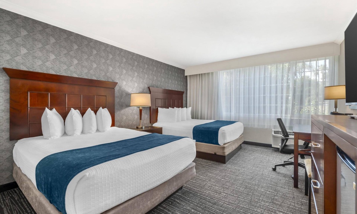 Sherman Oaks Hotel | Best Western Plus Carriage Inn