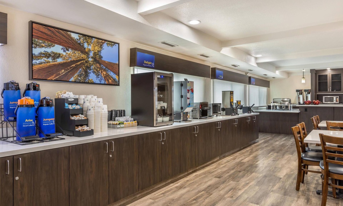 Tulare Hotel | Best Western Town & Country Lodge