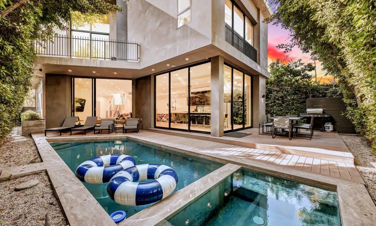 Beverly Grove House | Beverly Hills Modern Oasis