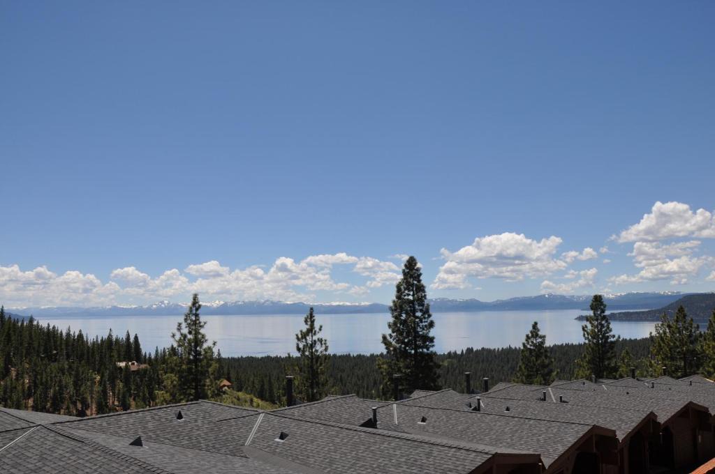 Incline Village House | Bitterbrush - 400 Fairview Boulevard - very close to Diamond Peak and beaches - WSTR21-0086 - Tax ID W4900 - Max 7 people, 2 cars parking in carports