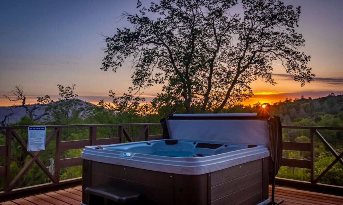 Oakhurst Villa | Black Oak Forest House 19 miles from Yosemite