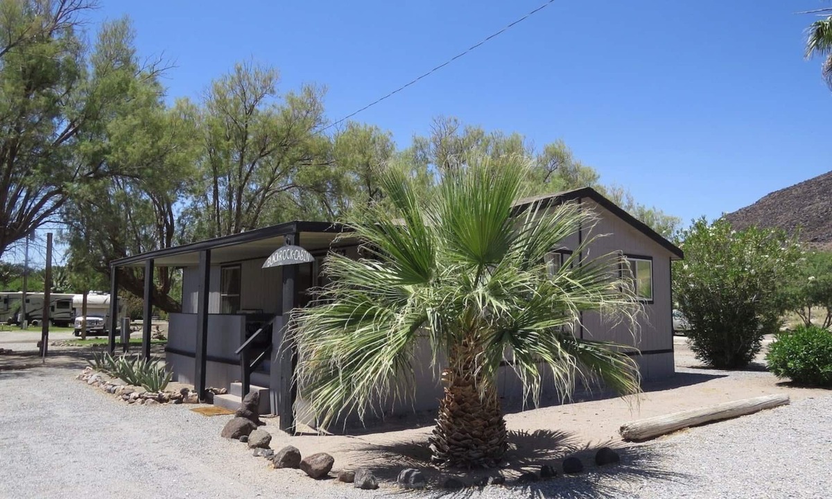 Shoshone House | Black Rock Cabin - Your Death Valley Base Camp in the Shoshone Eco Village