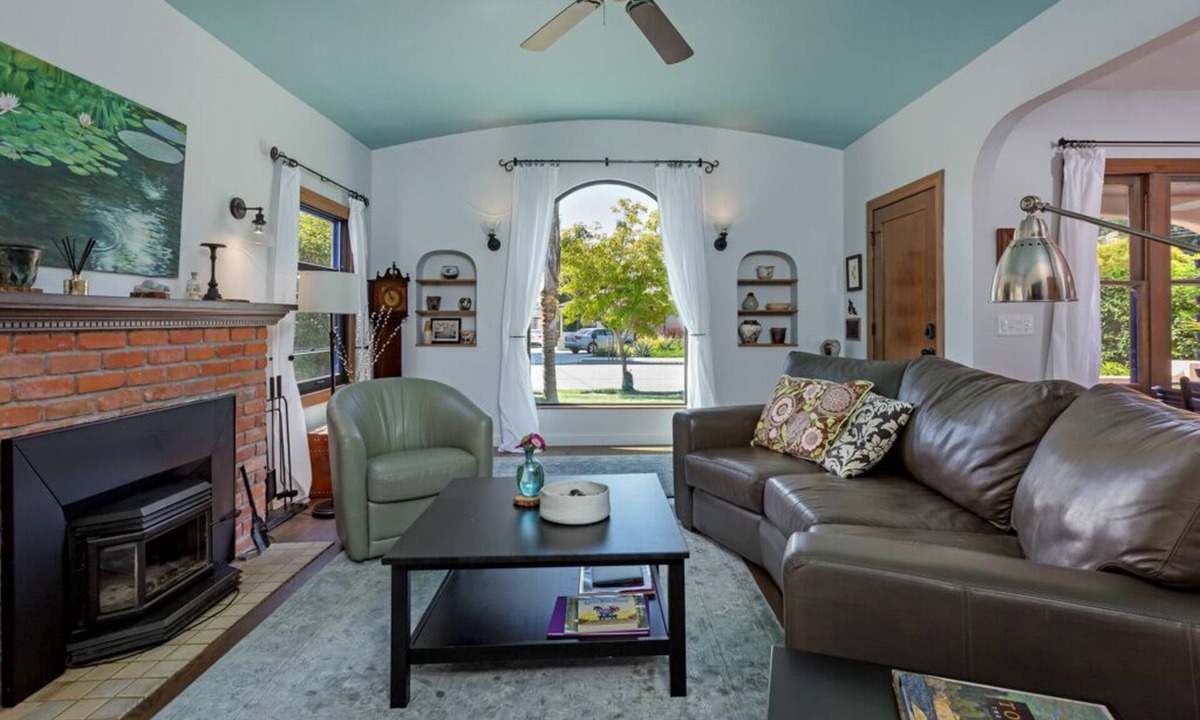 San Luis Obispo House | Blocks to Downtown SLO! Historical Casa 30 plus stay! Pet Friendly