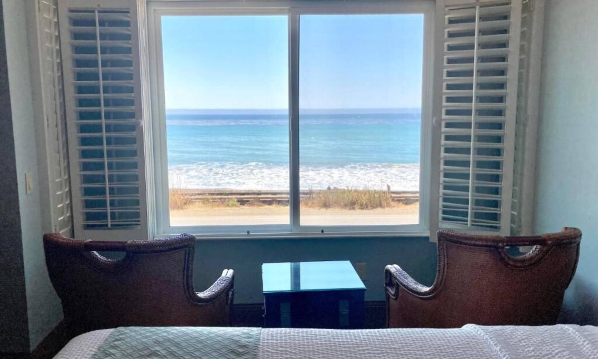 San Simeon Hotel | Blue Dolphin Inn