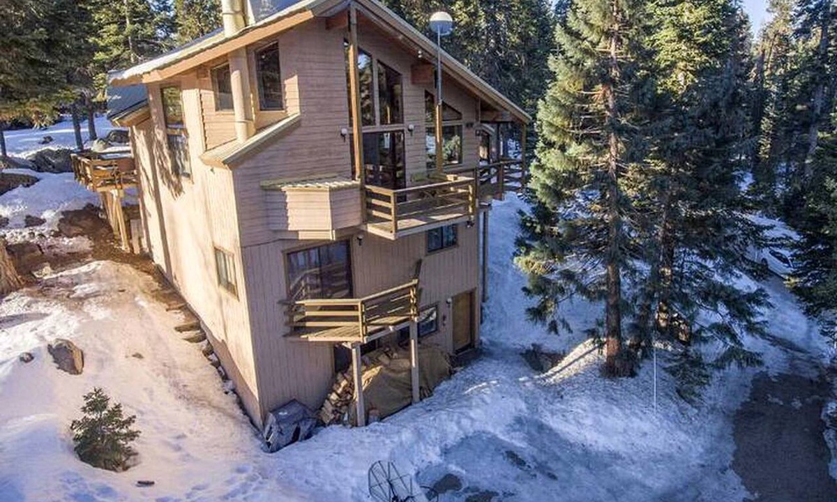 Ponderosa Cabin | Blue Jay's Nest Sequoia Cabin in Ponderosa, CA