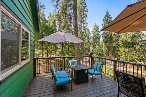 Sierra Cedars House | Blue Meadow-Family Pet Friendly & near the lake