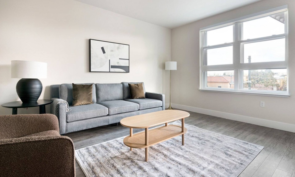 Centennial Apartment | Blueground | Centennial, pool, nr Courthouse