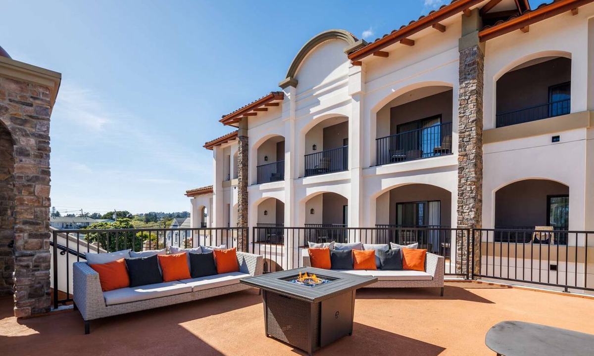 Beach Hill - Beach Flats Hotel | Boardwalk Area Stay | Heated Pool + Breakfast