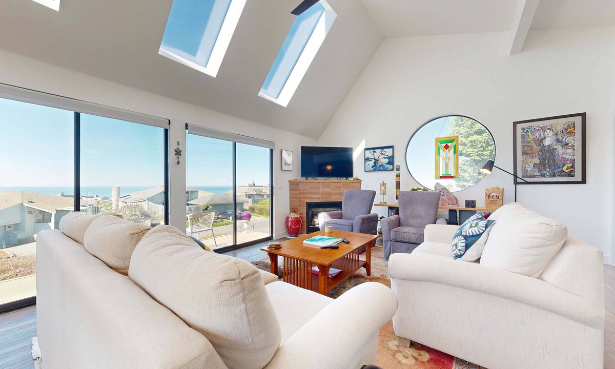 Bodega Bay House | Bodega Bay oceanview home near golf course