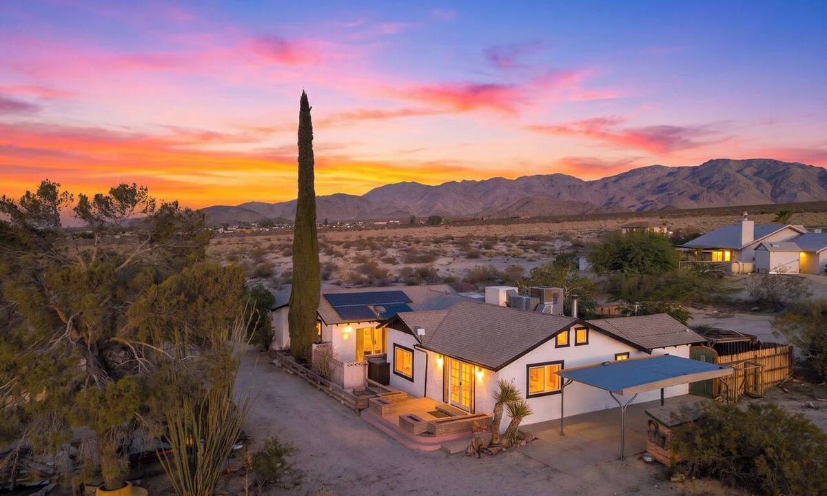 Indian Cove Villa | Bohemian Joshua Tree Escape w/Firepit, Courtyard & Epic Views | Asteroid