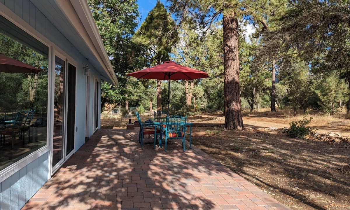 Sugarloaf House | Bordering the National Forest - Air Conditioning - Pets 🐾 - Hiking & Biking!