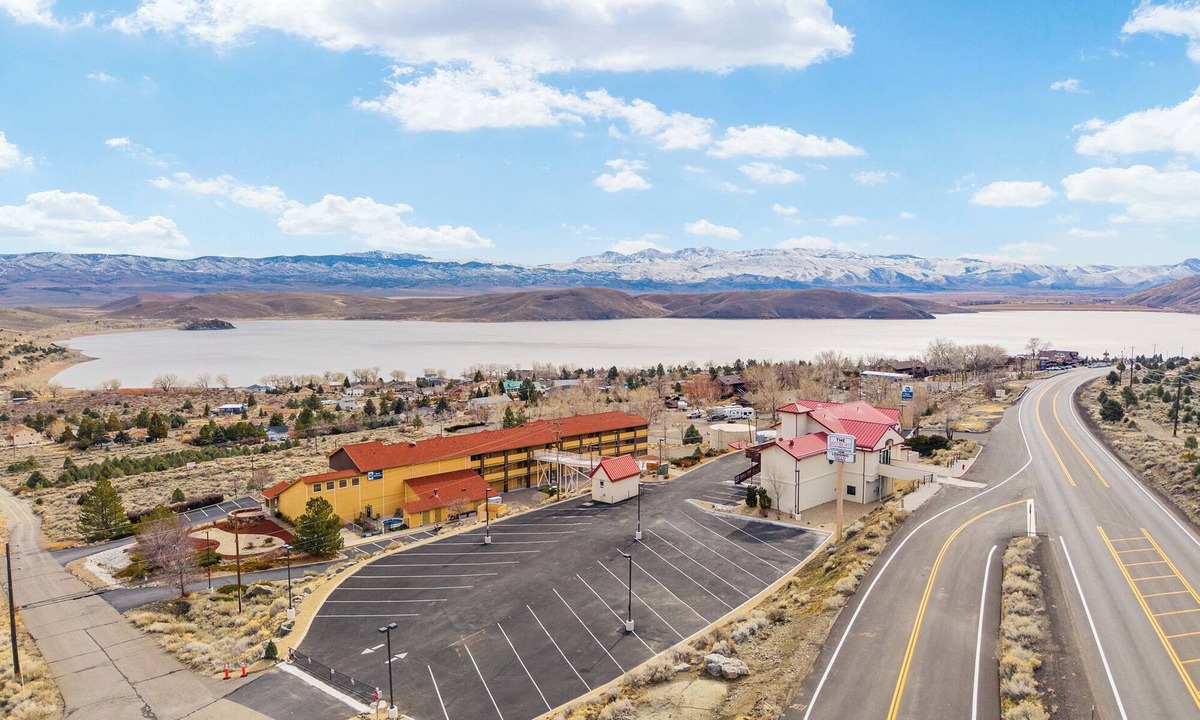 Topaz Lake Apartment | Brand-new 4-bed, 2-bath suite with stunning lake views.