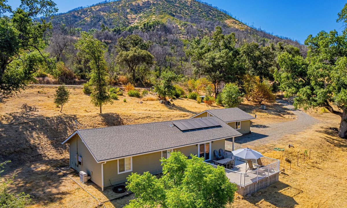 Mariposa House | Brand New Peaceful Yosemite Home