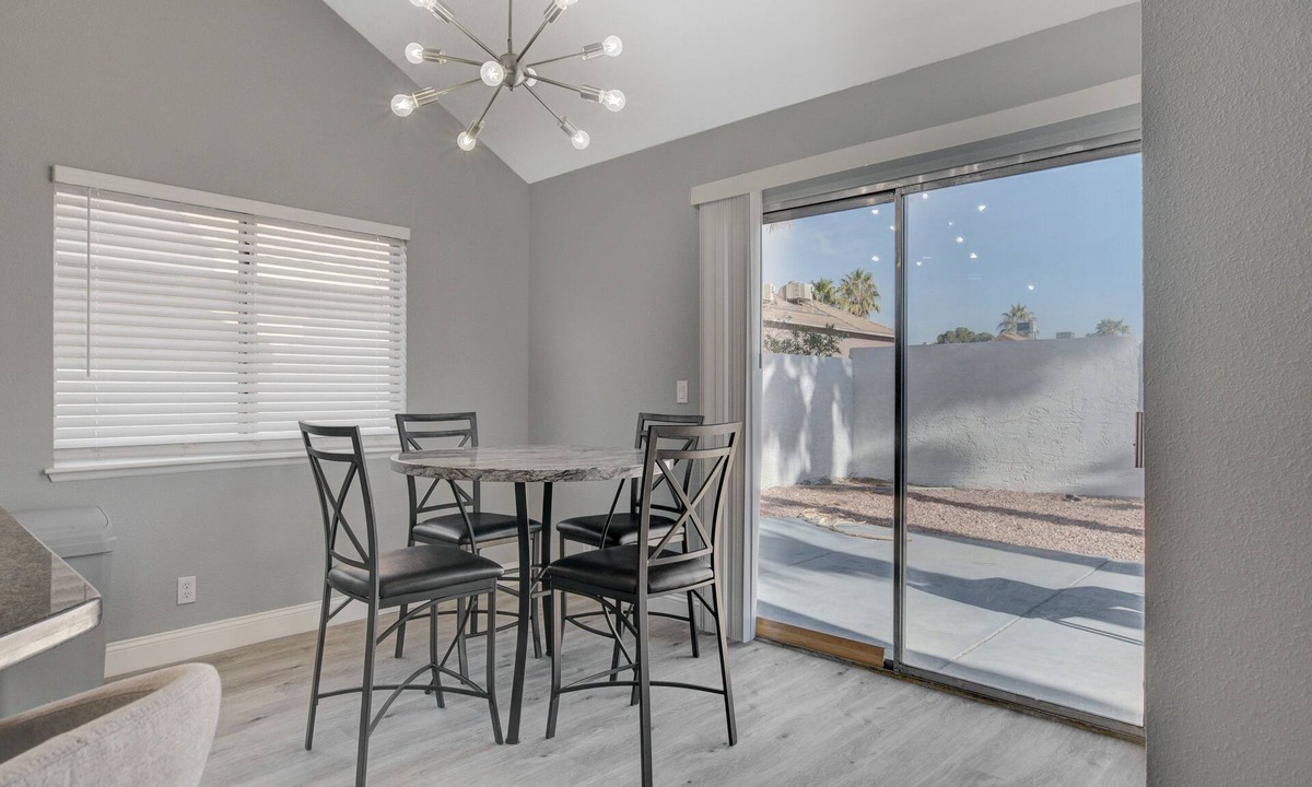 Paradise Valley House | Breathtaking 3 Br/2.5 Bath estate ONLY 1 Exit from the Las Vegas Strip &Airport