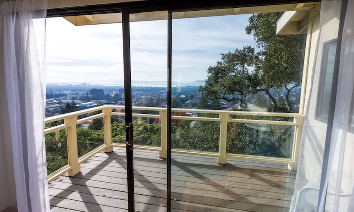 Northside House | Breathtaking bay views - next to UC Berkeley!