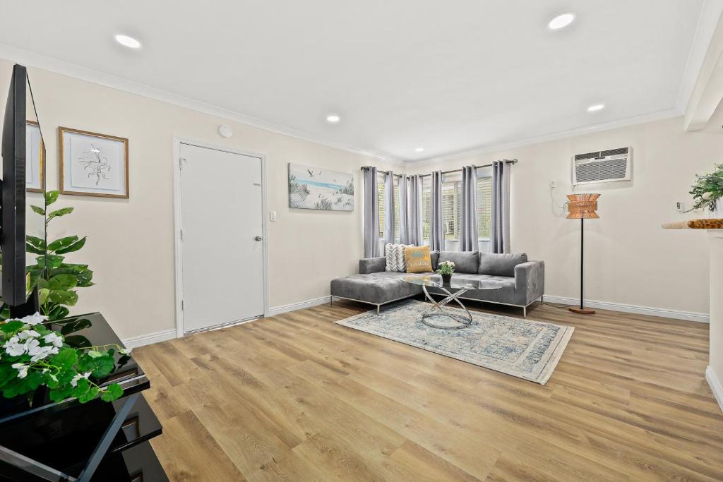 Alhambra Apartment | Bright & Cozy Getaway-10min to Downtown LA