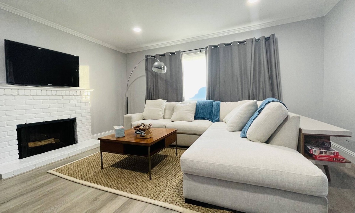 Santa Clara House | Bright modern home near Santana Row, Apple