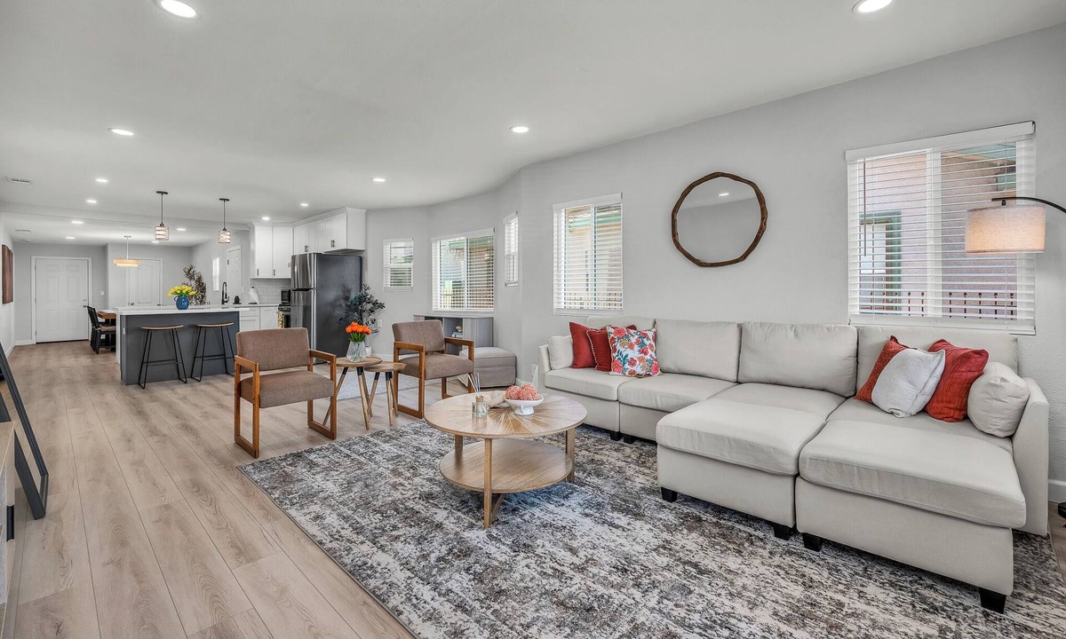 Harbor House | Bright & Stylish Long Beach Home