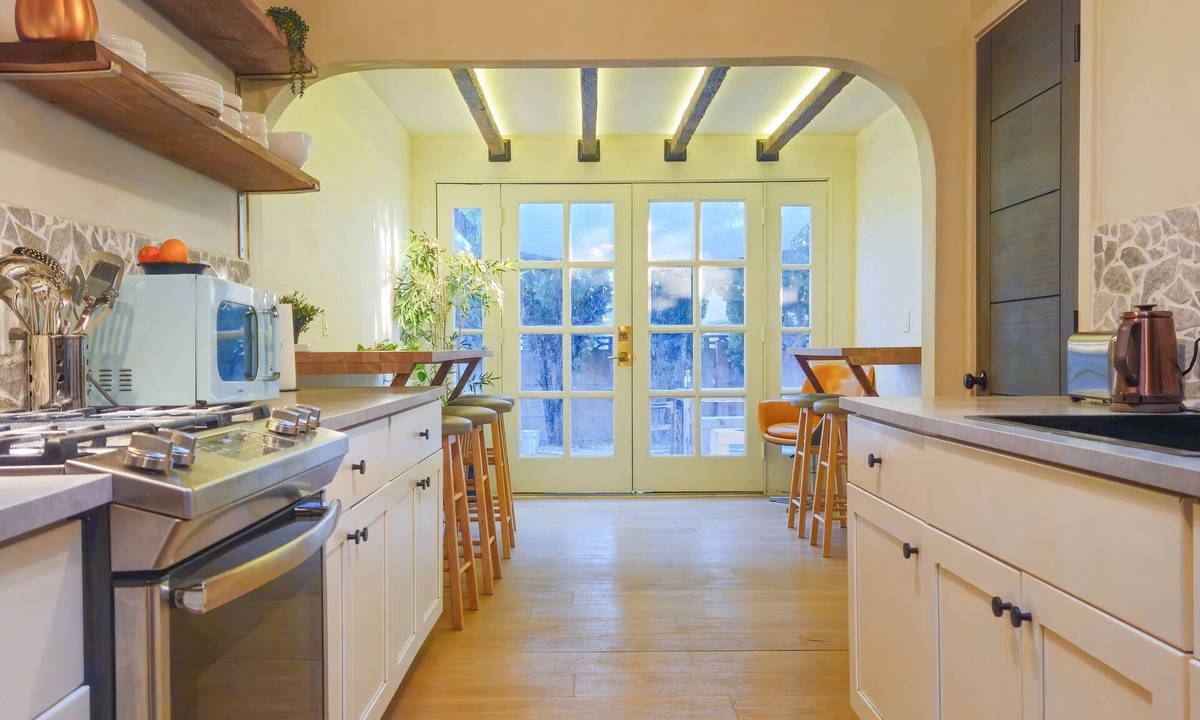 Panorama City Hostel | Brimfield Stay