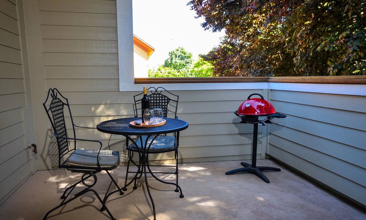Jacksonville Cottage | Britt Cottage - Perfect Downtown Location