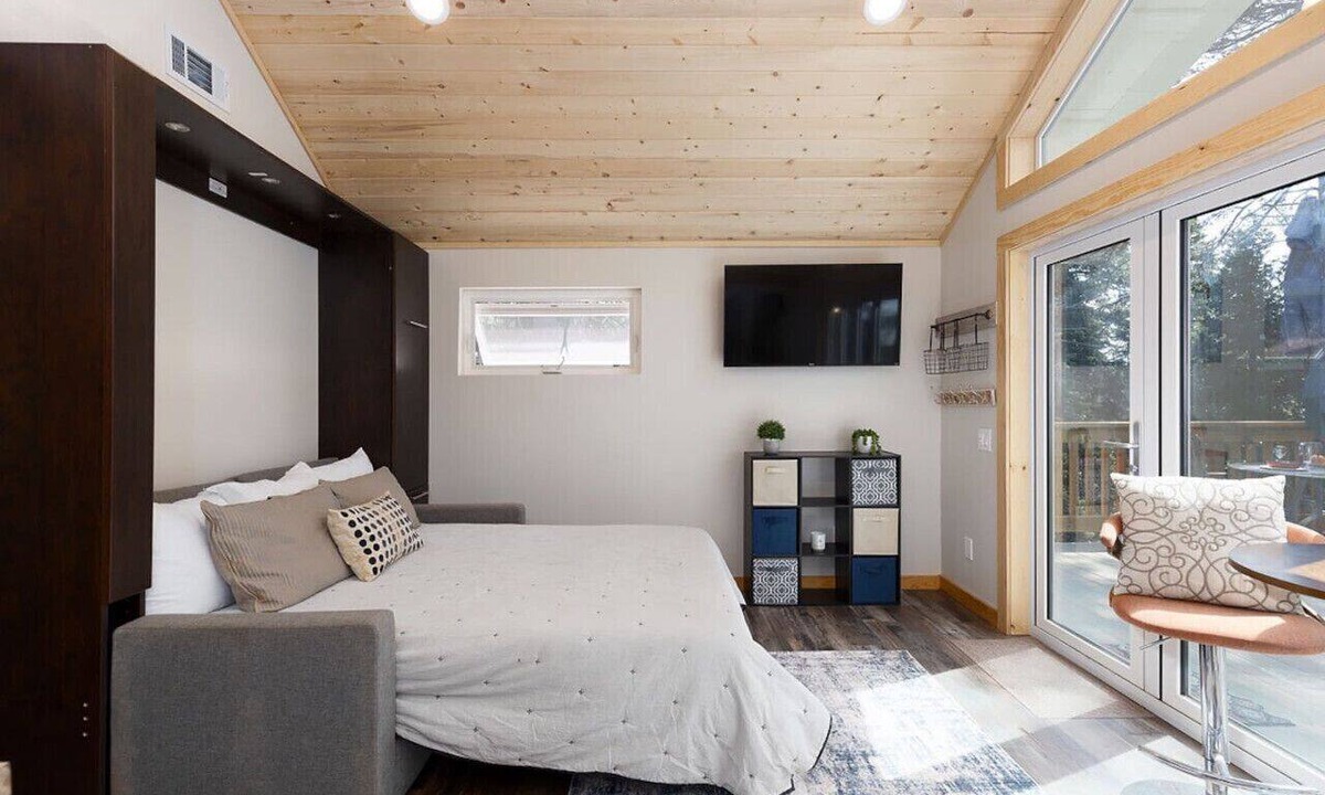 Arrowhead Villas House | Bugsy’s Inside Out Hideaway | FIFA Ready!