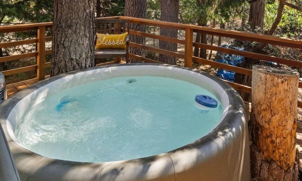 Fern Valley Cabin | Cabin in the Woods "Sky Rock Lodge" with Hot Tub, walk to town with a/c units