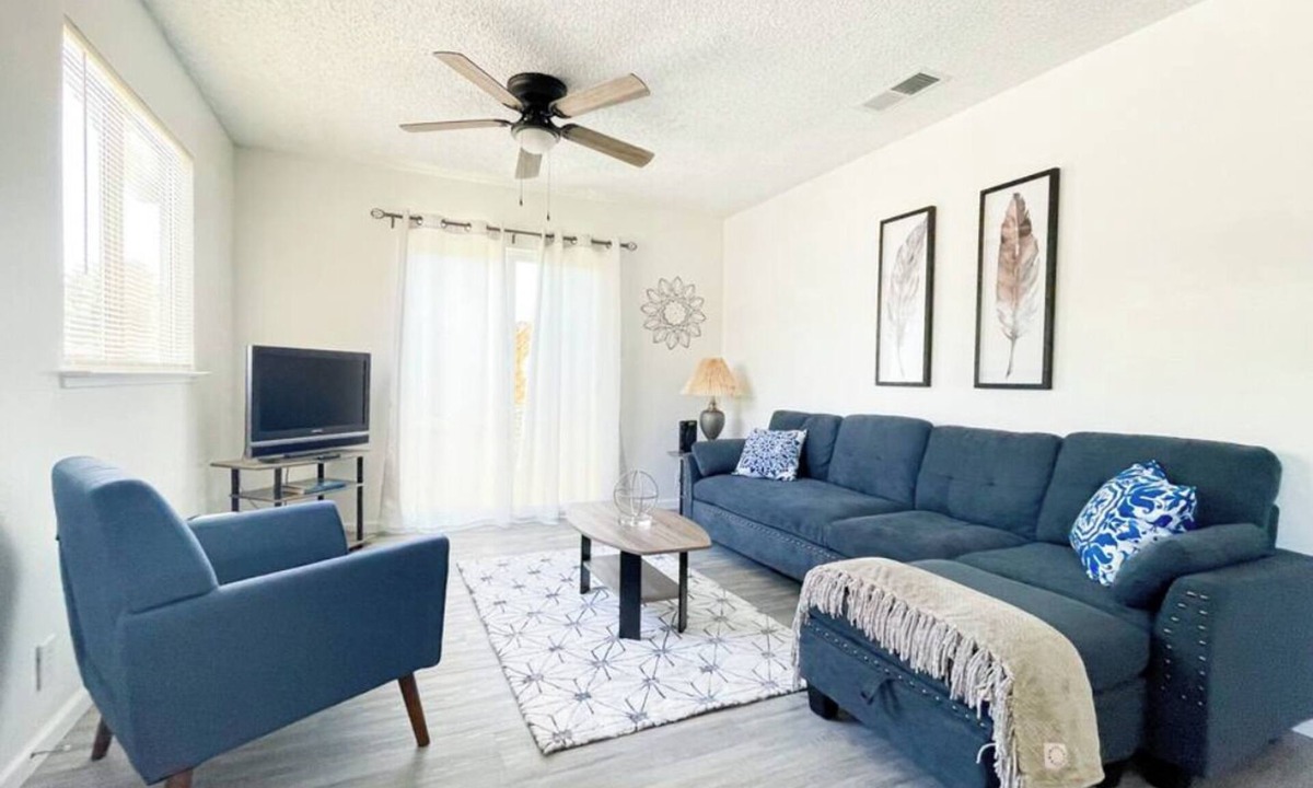 Coalinga House | Calm, stylish 2-bedroom Coalinga home in the Central Valley, perfect for families, professionals, or small groups (comfortably fits 4-6). Features modern comforts, a fully equipped kitchen, dedicated workspace, and is pet-friendly.