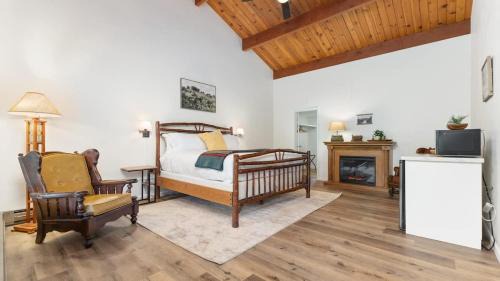Springville Hotel | Camp Nelson Lodge Room 6
