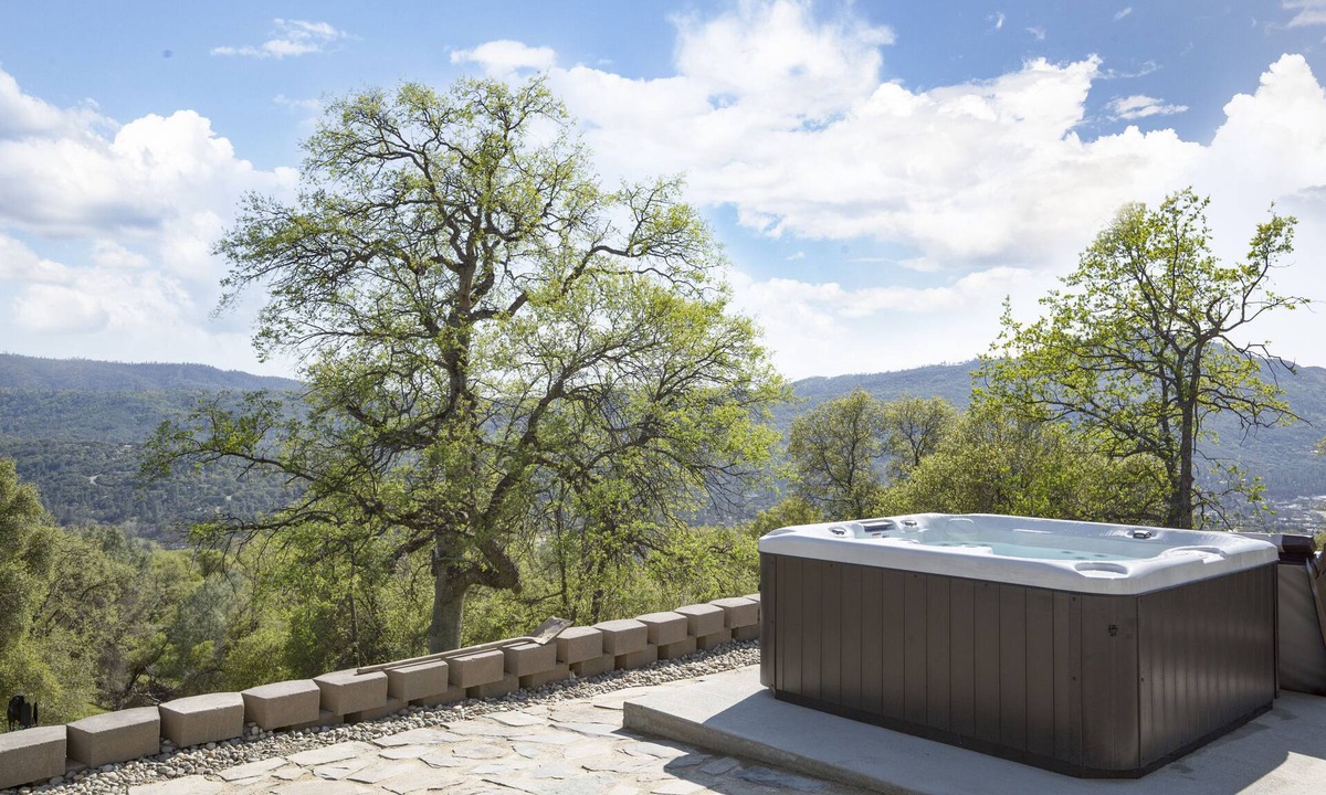 Oakhurst House | Canyon View House w/hot tub, game room, views, and more!